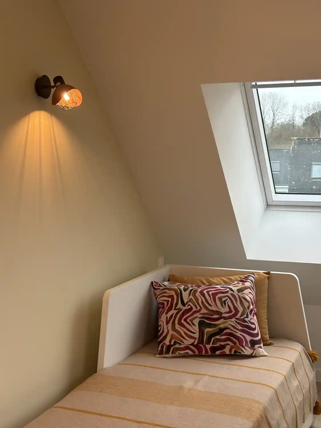 Mise en peinture d'une chambre à Arradon