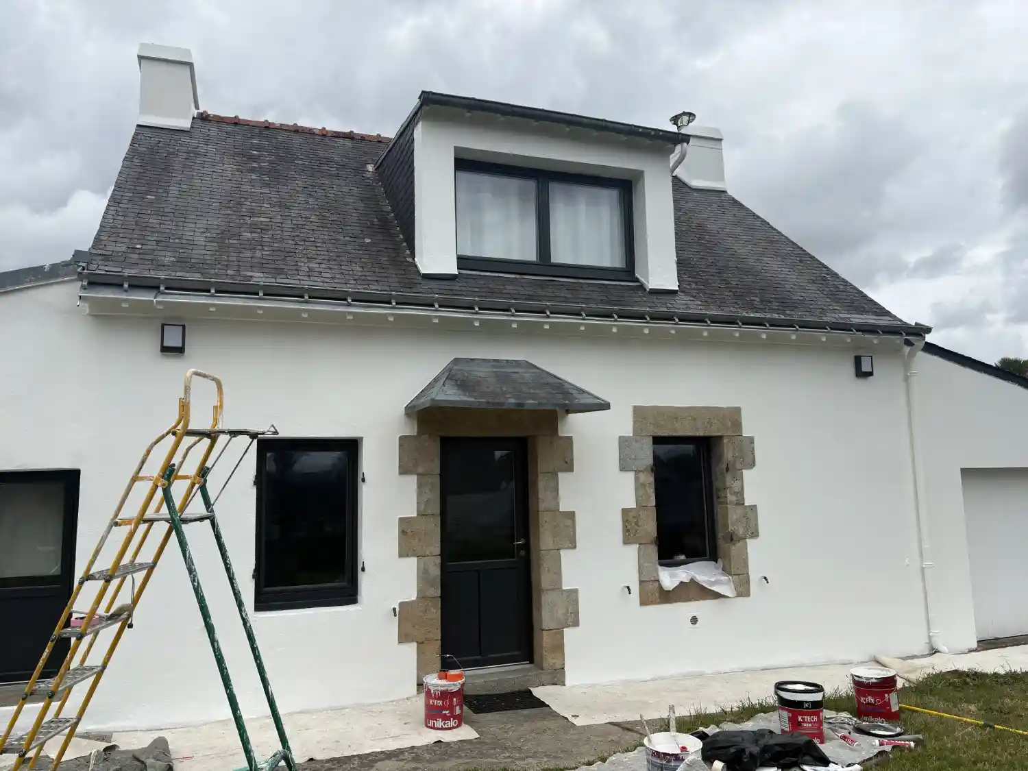 Ravalement d'une maison néo-bretonne au Bono.